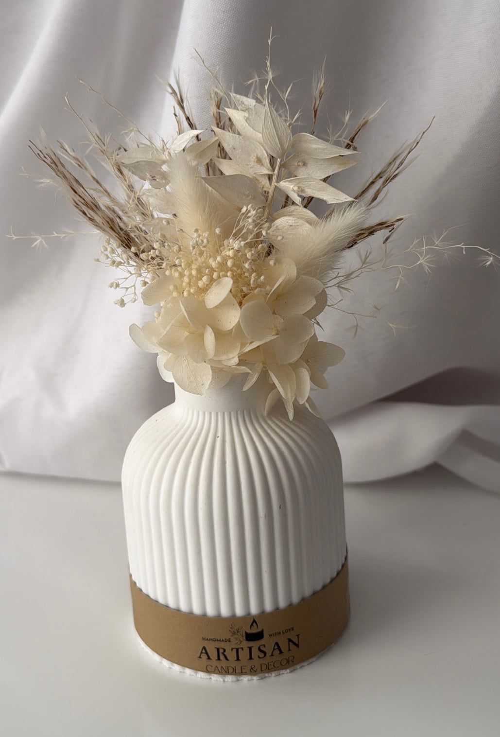 Geriffelte Vase ohne Blumen