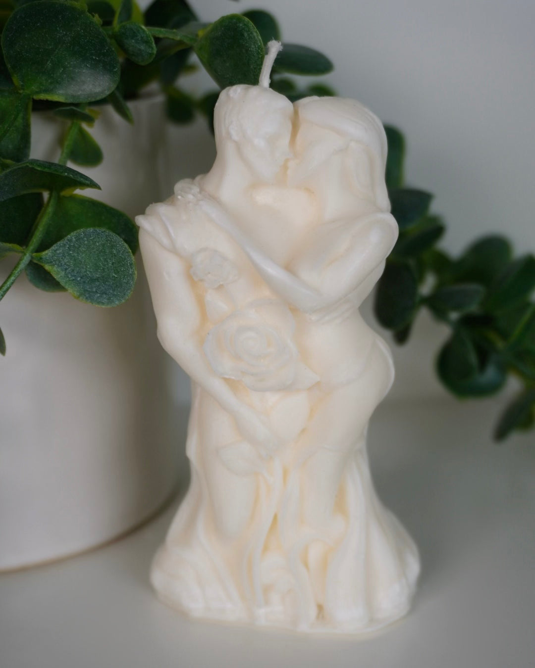 „Ewiger Kuss“ – Skulpturkerze aus Sojawachs