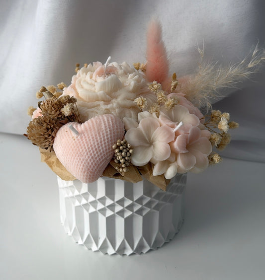 Peonie lachs in geometrischen Vase