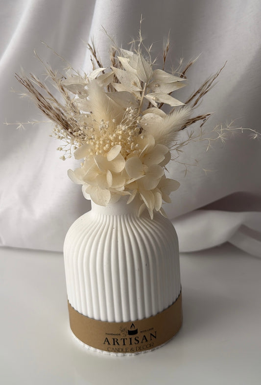 Geriffelte Vase ohne Blumen